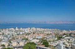 אחוזת התכלת 16