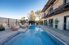 פסגת השמונה 48