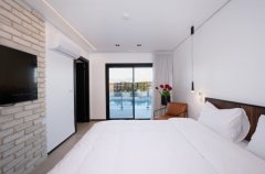 פסגת השמונה 18