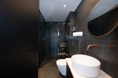 פסגת השמונה 42